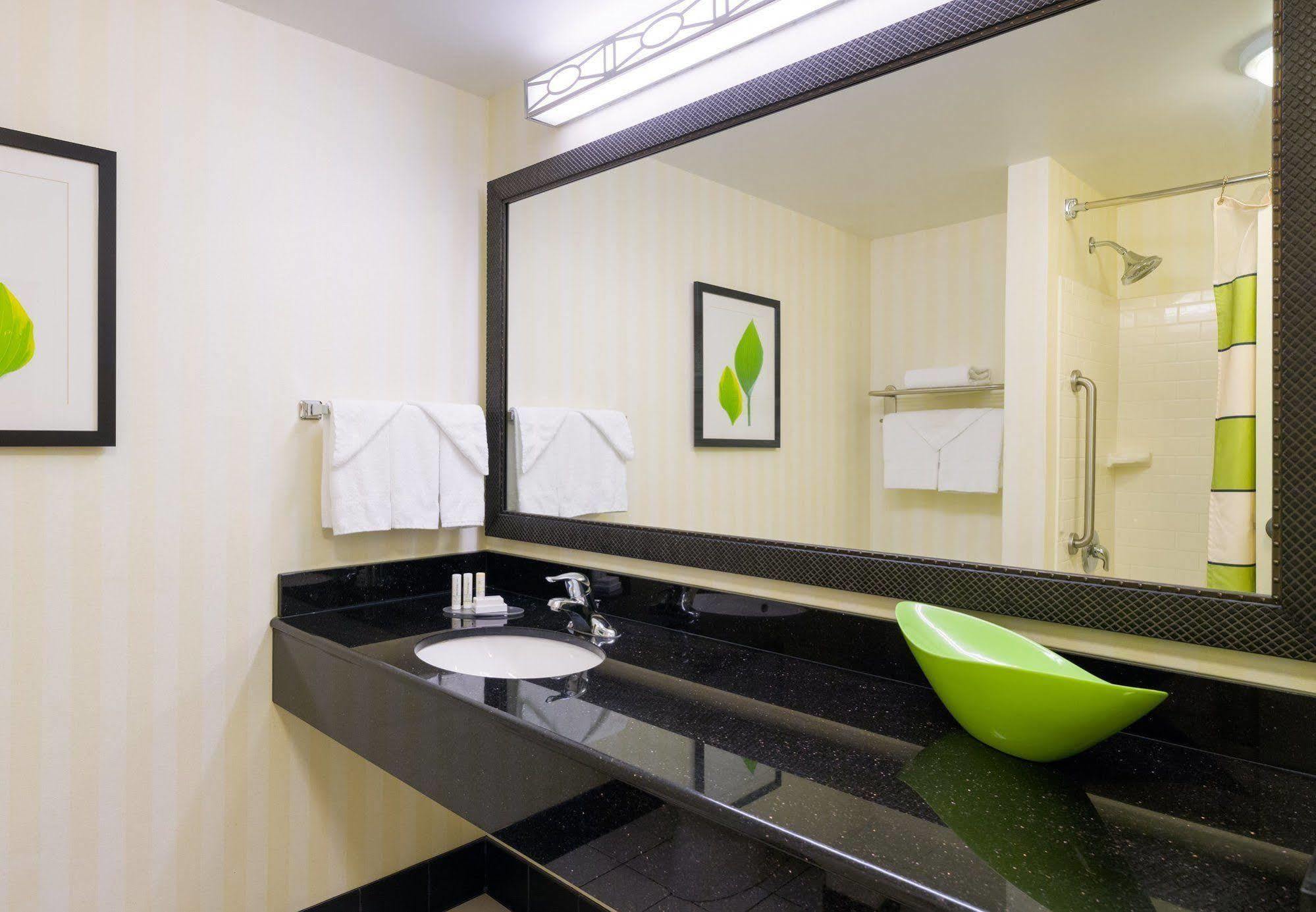 Fairfield & Hotel 3*
